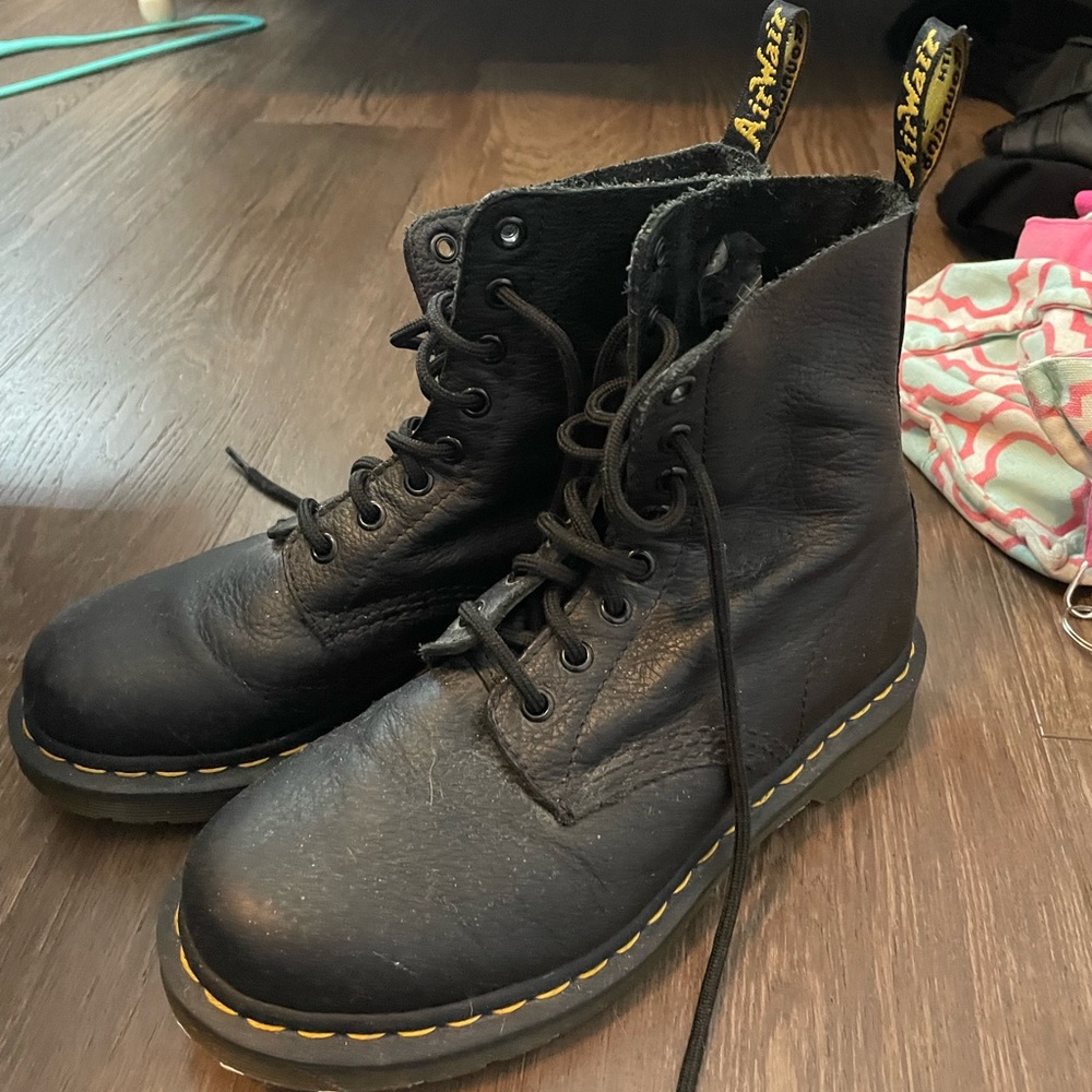 BLACK LACE UP DOC MARTENS